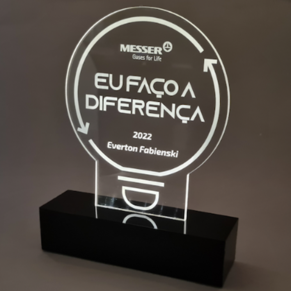 Troféu em Acrílico com Gravação à Laser e Base com LED