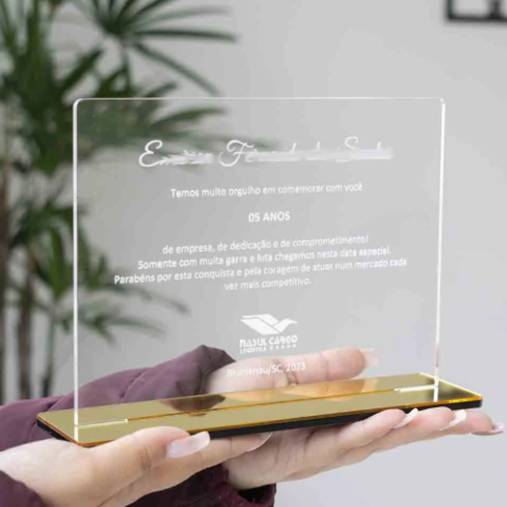 Placa de Homenagem em Acrílico com Gravação à Laser e Base em Acrílico
