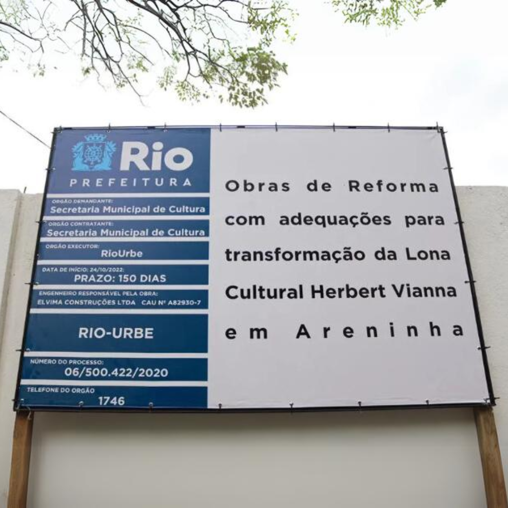 Placa de Obra em Lona com Ilhós