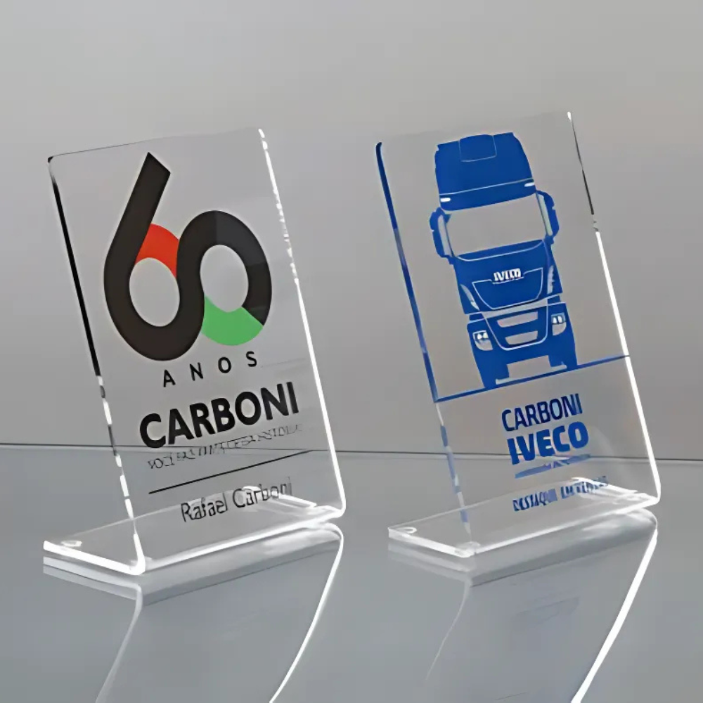 Troféu em Acrílico com Personalização em Adesivo DTF UV